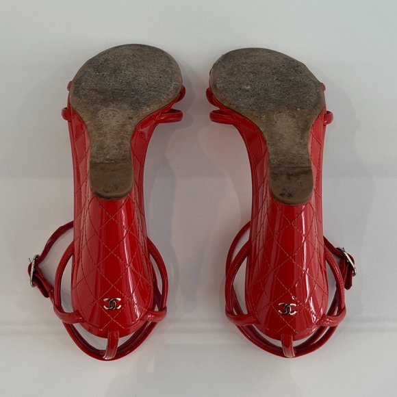 CHANEL ORANGE PATENT LEATHER WEDGE SANDALS SIZE IT 38 / US 8 - Picture 16 of 16